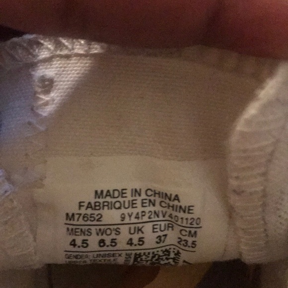 Women’s Canvas Converse tennis shoes - Picture 7 of 7